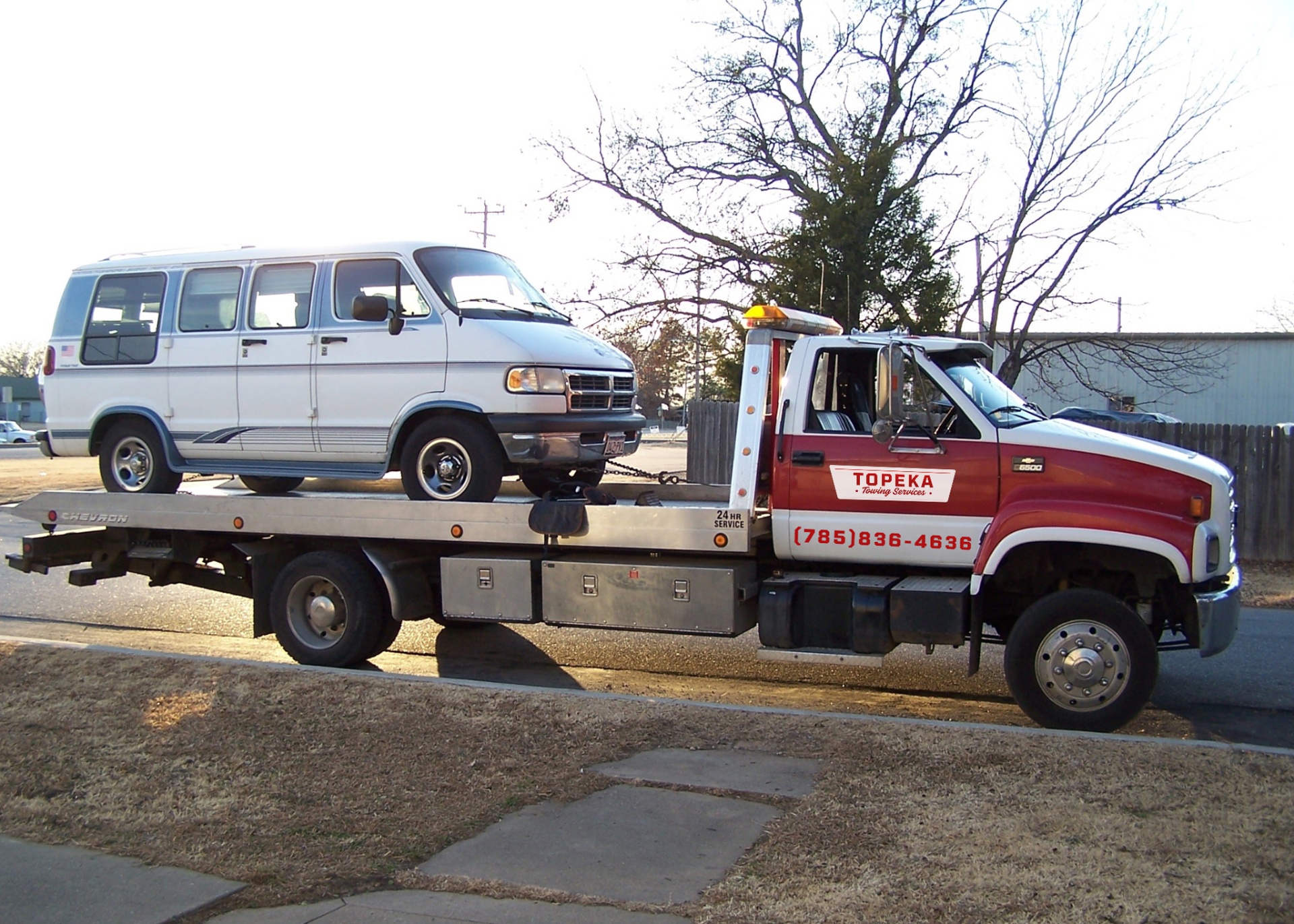 Topeka Towing tow truck providing service in Topeka KS